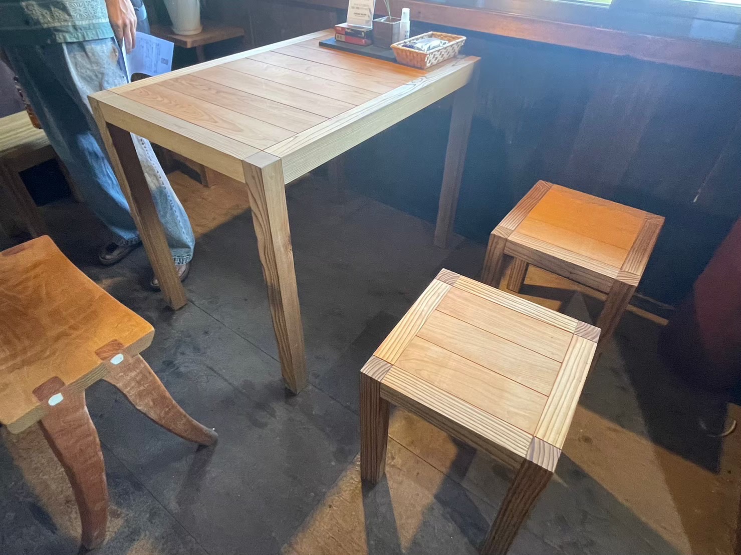 OKUISE WORKのカフェコーナー